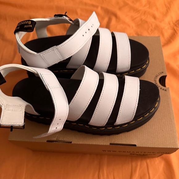 BLAIRE HYDRO LEATHER STRAP SANDALS - Picture 3 of 8